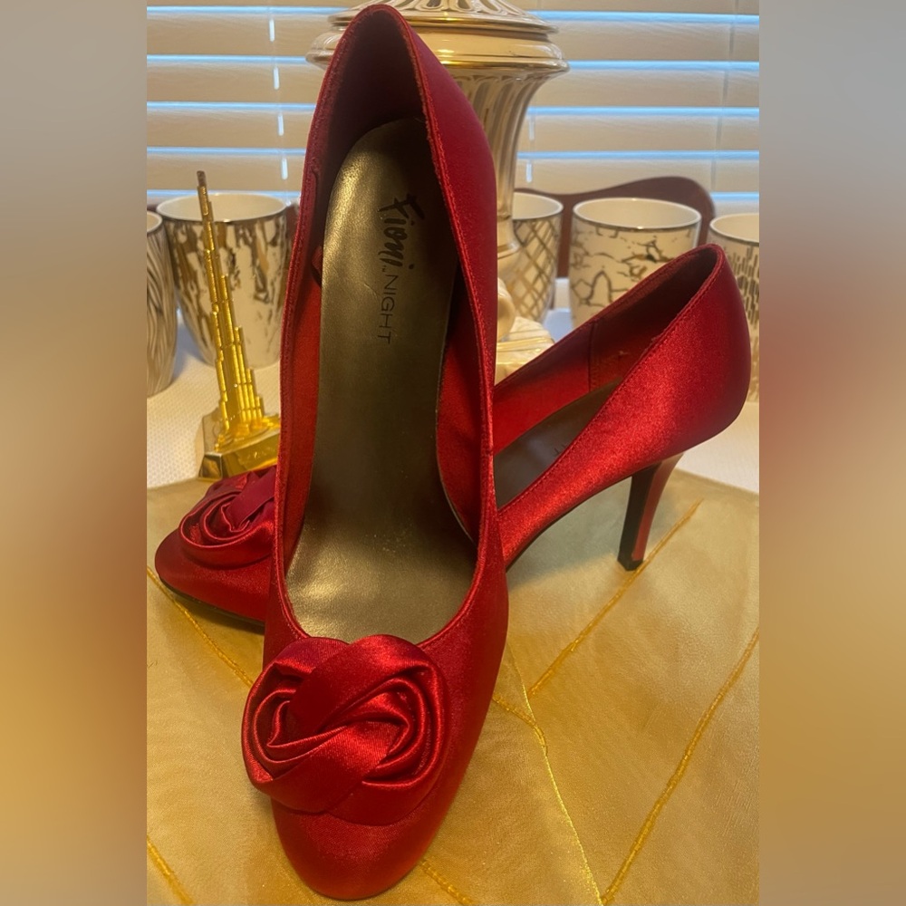Fiona Night Pump with floral shape now